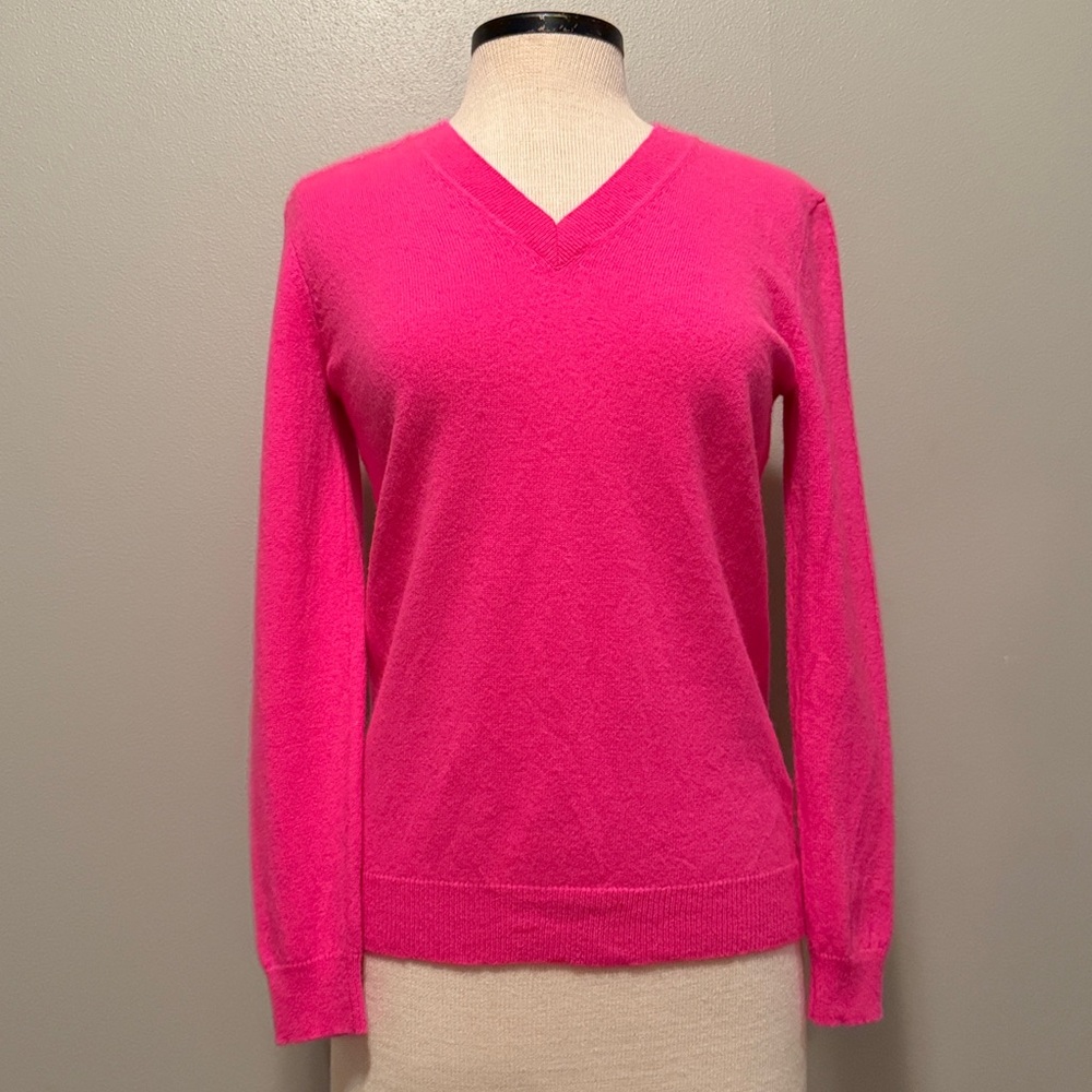 White + Warren Essential V Neck Cashmere Sweater